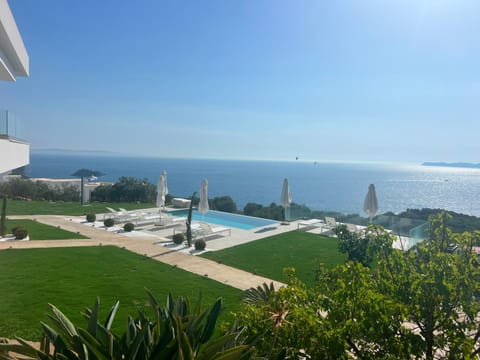 Day, Natural landscape, Pool view, Sea view, Swimming pool, sunbed