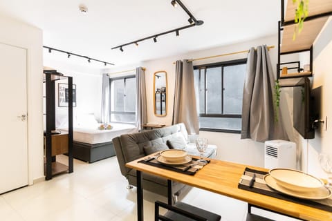 Bed, TV and multimedia, Photo of the whole room, Dining area, Bedroom