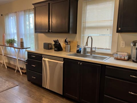 Spacious Five bedroom House close to Notre Dame House in South Bend