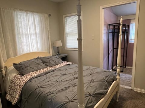 Spacious Five bedroom House close to Notre Dame House in South Bend