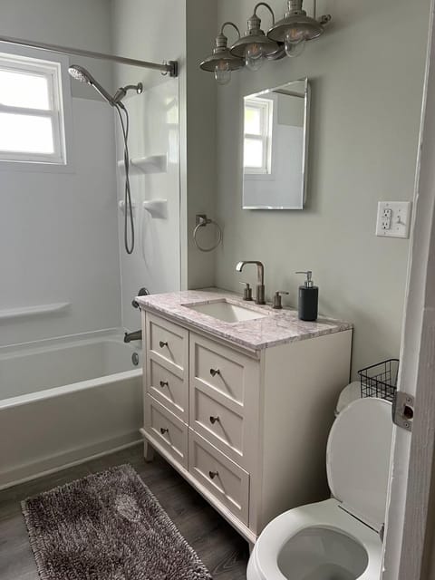 Spacious Five bedroom House close to Notre Dame House in South Bend