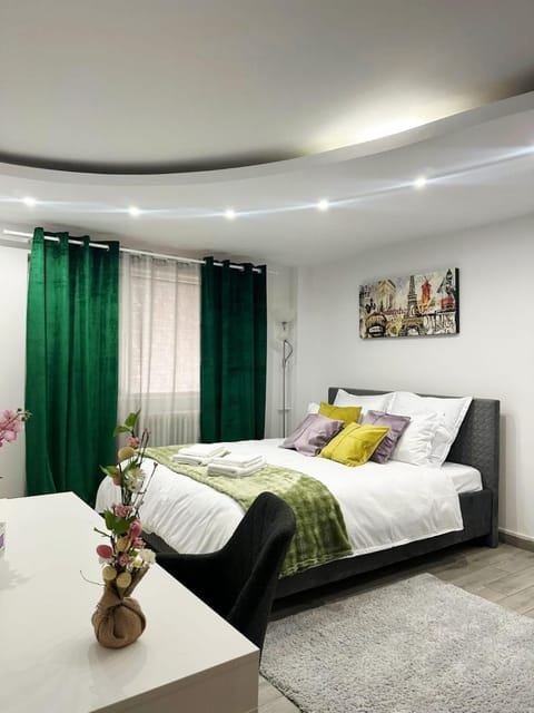Bed, Living room, Photo of the whole room, Bedroom