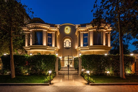 Property building, Facade/entrance, Landmark view