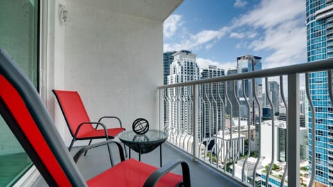 View (from property/room), Balcony/Terrace, Seating area, City view