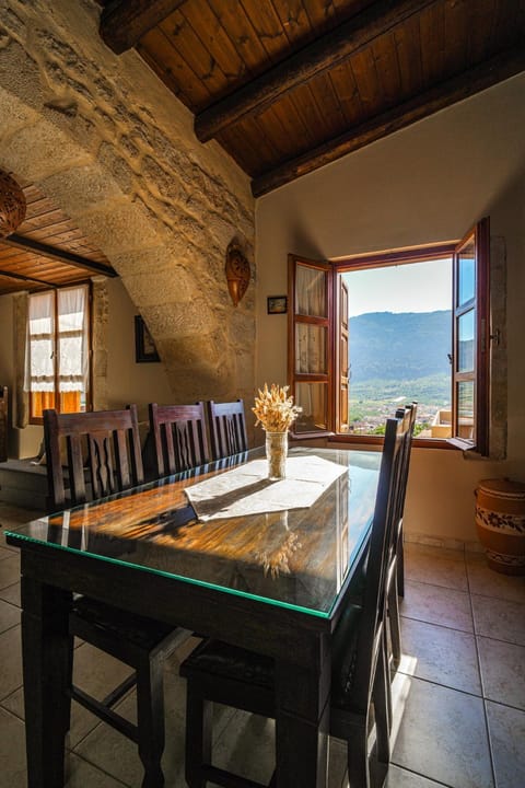 Dining area, Mountain view