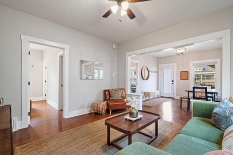 Uptown Couve Adventures House in Vancouver