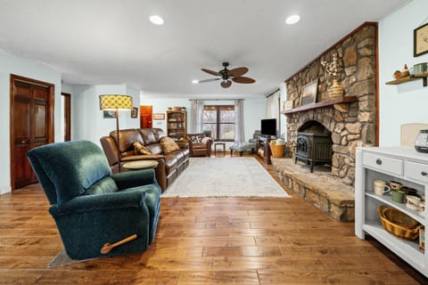 TV and multimedia, Living room, fireplace