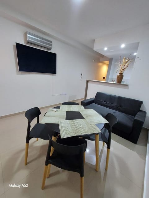 Communal lounge/ TV room, TV and multimedia, Seating area, Dining area, Evening entertainment, air conditioner