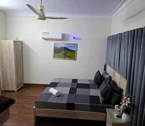 Bed, Photo of the whole room, Bedroom, wardrobe, air conditioner