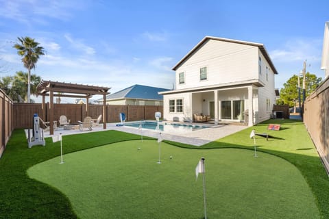 Property building, Patio, Garden, Garden, Golfcourse, Minigolf, Garden view, Pool view, Swimming pool