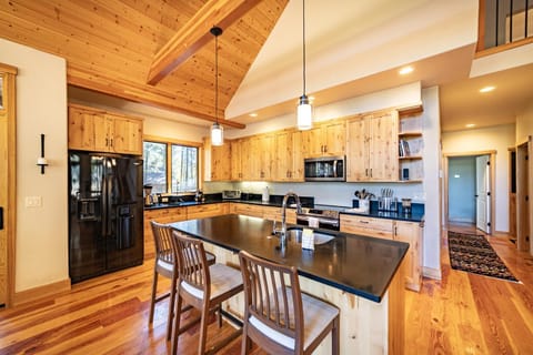 Glaze Meadow 141 House in Oregon