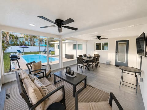 Patio, BBQ facilities, Garden, TV and multimedia, Seating area, Dining area, Swimming pool