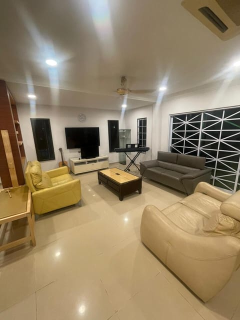 TV and multimedia, Living room, Evening entertainment