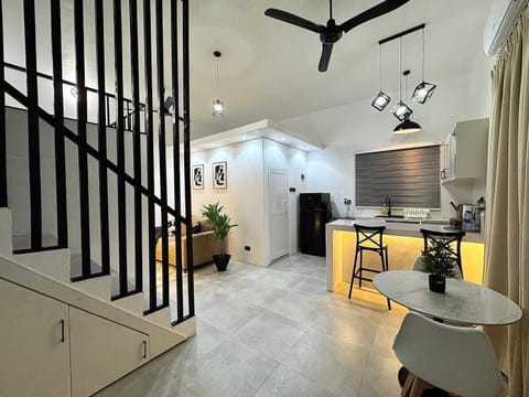 Dining area, kitchen
