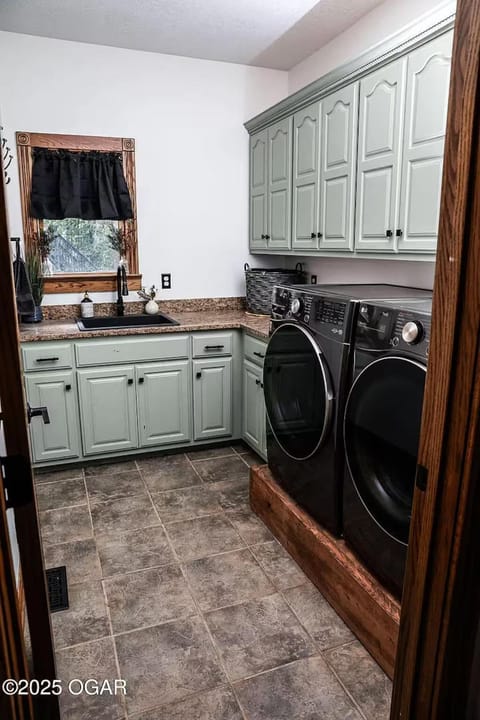 Midnight Manor - Black House on the Hill House in Baxter Springs