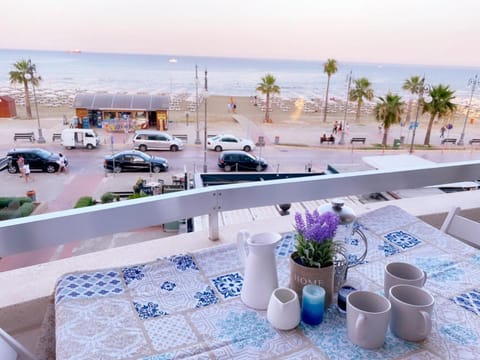 Patio, Day, Natural landscape, View (from property/room), Balcony/Terrace, Beach, City view, Sea view, Location