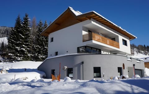 Property building, Facade/entrance, Winter