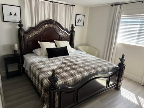 3BR Home with Patio and Grill Sleeps 6 Comfortably House in San Antonio