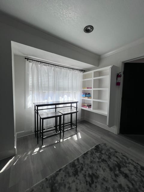 3BR Home with Patio and Grill Sleeps 6 Comfortably House in San Antonio