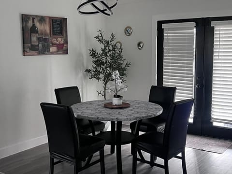 3BR Home with Patio and Grill Sleeps 6 Comfortably House in San Antonio