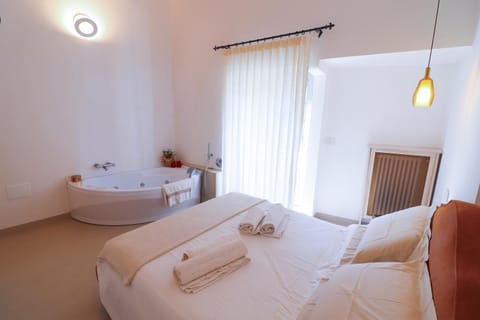 Hot Tub, Bedroom