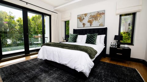 Rico luxury rental Bed and Breakfast in Camps Bay