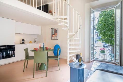 Kitchen or kitchenette, Living room, Seating area, Dining area