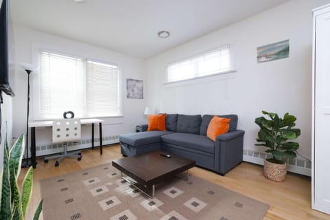 Bright & Spacious 2Bd Apartment in Prime Area Apartment in Vancouver