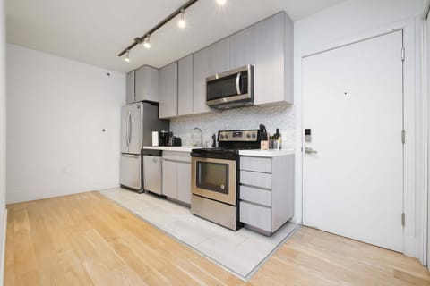 Bright & Spacious 2Bd Apartment in Prime Area Apartment in Vancouver