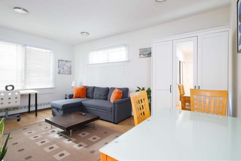 Bright & Spacious 2Bd Apartment in Prime Area Apartment in Vancouver