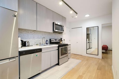 Bright & Spacious 2Bd Apartment in Prime Area Apartment in Vancouver