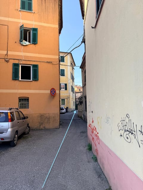 Bright apartment for 5 parking 20 mins to station near park and shops Portovenere and Cinque Terre panoramic road way Apartment in La Spezia