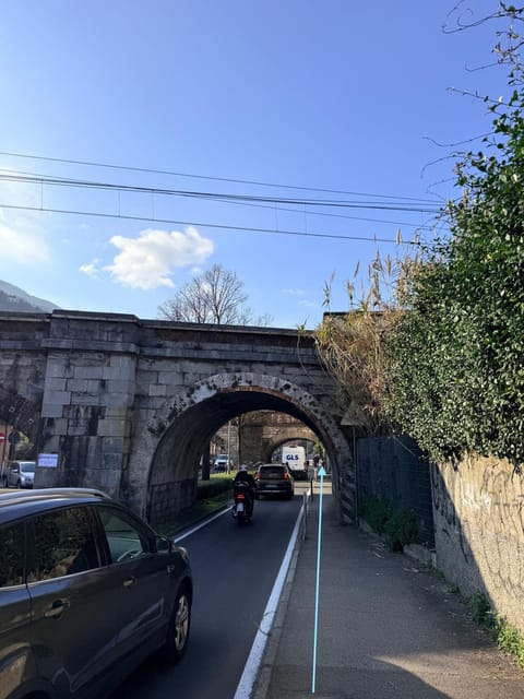 Bright apartment for 5 parking 20 mins to station near park and shops Portovenere and Cinque Terre panoramic road way Apartment in La Spezia