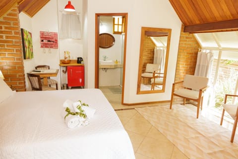 Bed, Photo of the whole room, Bedroom, oven