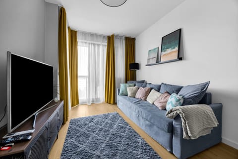 Communal lounge/ TV room, Bed, TV and multimedia, Living room, Photo of the whole room, Seating area, Evening entertainment, Bedroom