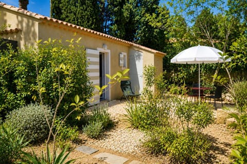 Garden, Dining area, Garden view, Meals