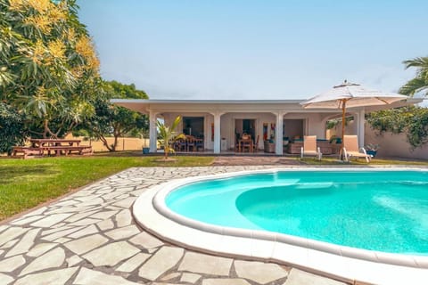 Property building, Day, Garden, Garden view, Pool view, Swimming pool, sunbed