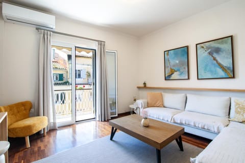 Living room, Decorative detail, Seating area, City view
