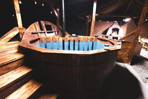Hot Tub, Hot Tub