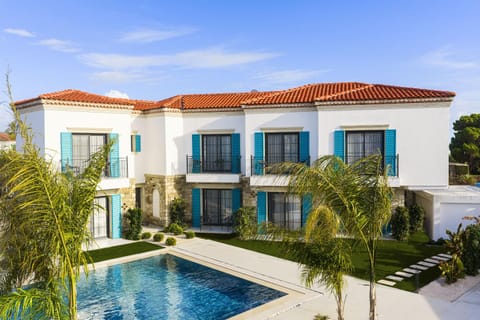 Property building, Garden, Garden view, Pool view, Swimming pool