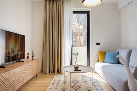 TV and multimedia, Living room, Seating area, Evening entertainment