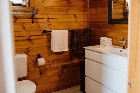 Cottage Grove - close to town & cute as a button House in St Helens