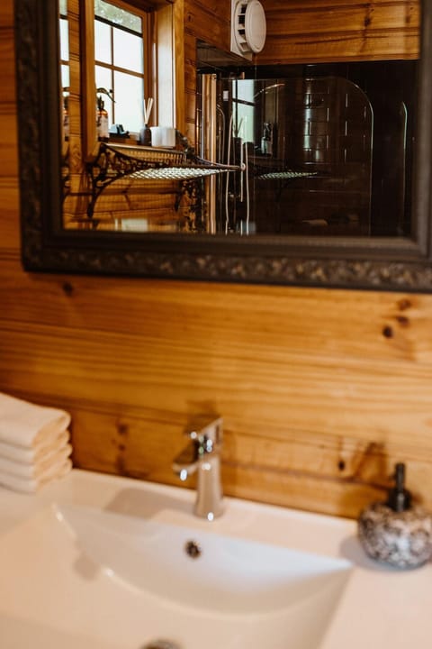 Cottage Grove - close to town & cute as a button House in St Helens