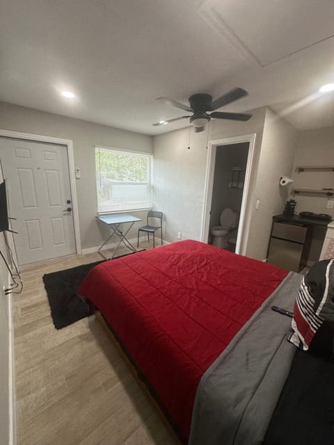 Warm and cozy in Ruskin Fl Capsule hotel in Ruskin