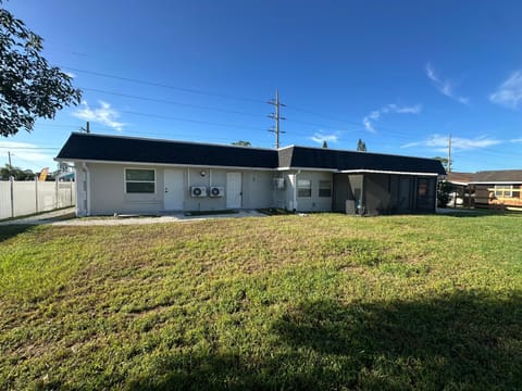 Warm and cozy in Ruskin Fl Capsule hotel in Ruskin