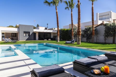 Property building, Day, Garden, Garden view, Pool view, Swimming pool, sunbed, towels