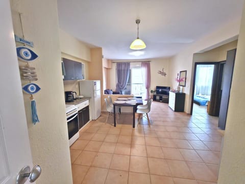 Kitchen or kitchenette, Dining area, pet friendly, stove