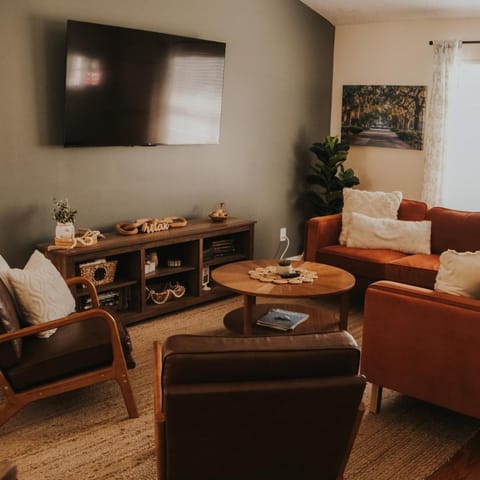 Communal lounge/ TV room, TV and multimedia, Living room, Seating area