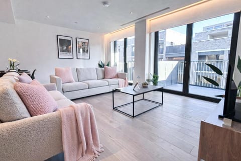 Property building, TV and multimedia, View (from property/room), Balcony/Terrace, Living room, Decorative detail, Seating area, flat iron, heating, internet, washing machine, dryer, elevator, air conditioner
