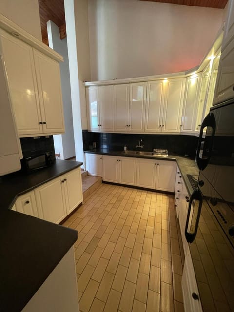 Bo-Kaap Queen Room with High Ceilings & Light Floors Bed and Breakfast in Cape Town